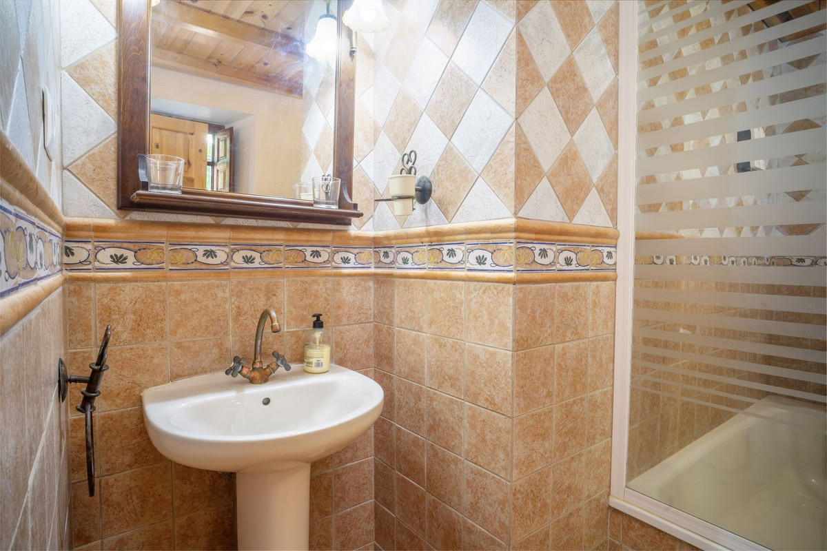 14 Bed Commercial unit for sale in Benaoján Costa Del Sol, Málaga, Spain