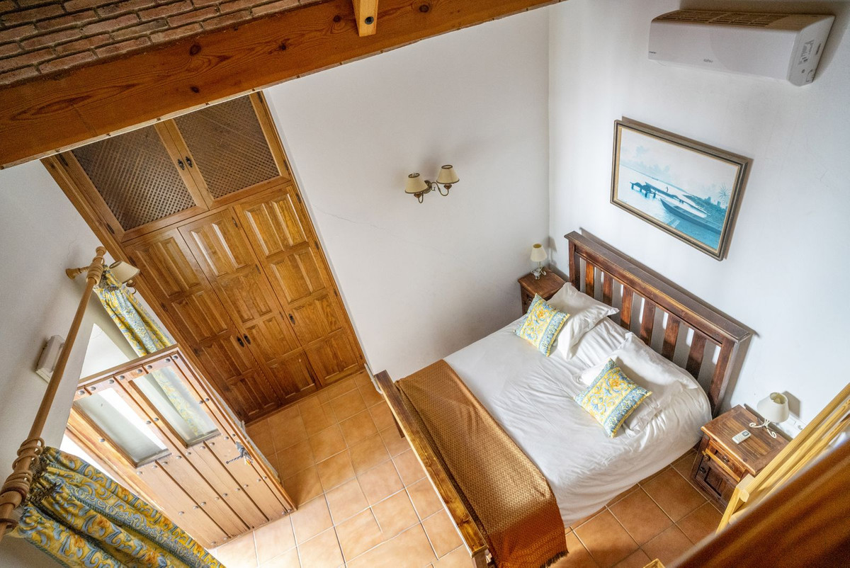 14 Bed Commercial unit for sale in Benaoján Costa Del Sol, Málaga, Spain