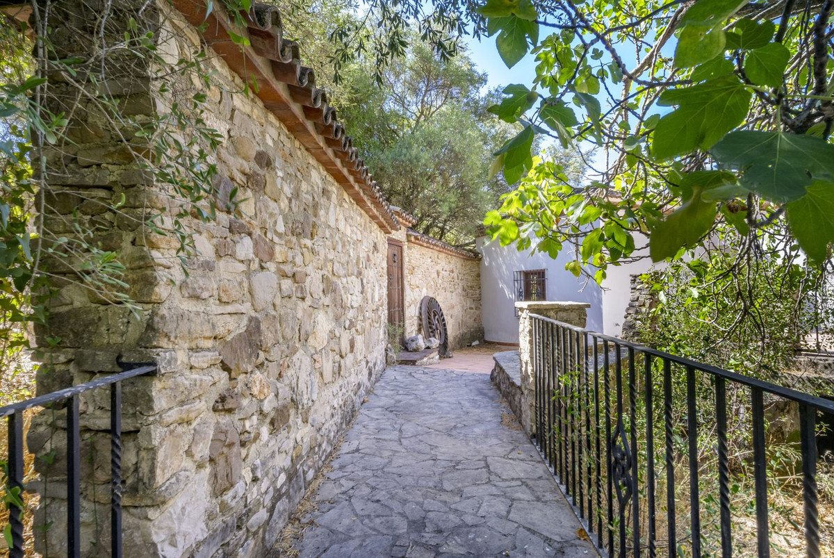 14 Bed Commercial unit for sale in Benaoján Costa Del Sol, Málaga, Spain