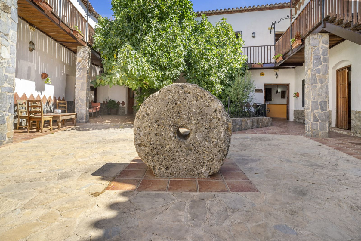 14 Bed Commercial unit for sale in Benaoján Costa Del Sol, Málaga, Spain