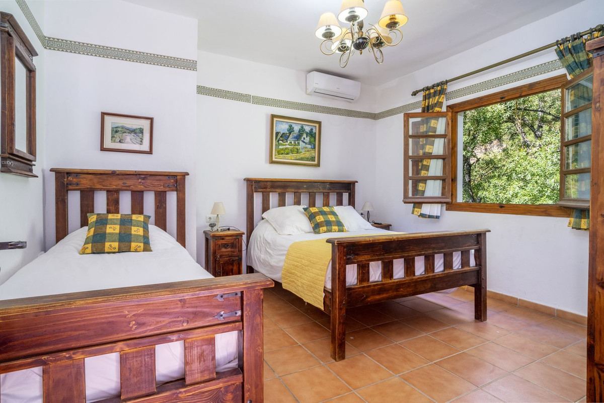 14 Bed Commercial unit for sale in Benaoján Costa Del Sol, Málaga, Spain