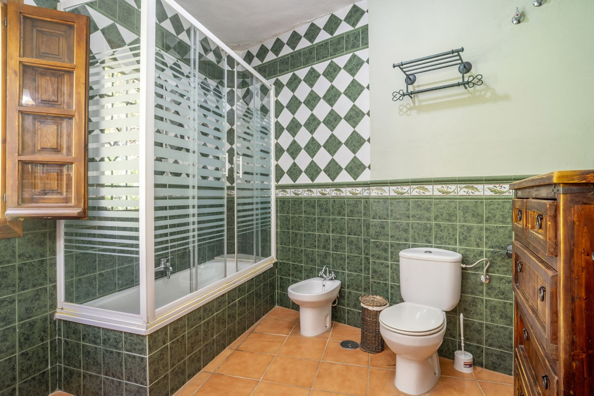 14 Bed Commercial unit for sale in Benaoján Costa Del Sol, Málaga, Spain