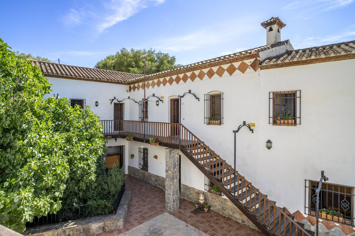 14 Bed Commercial unit for sale in Benaoján Costa Del Sol, Málaga, Spain