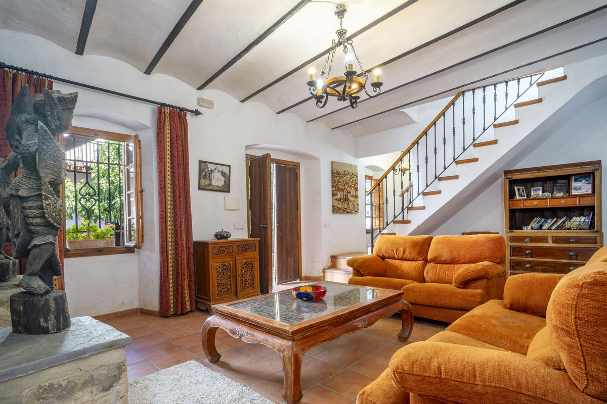 14 Bed Commercial unit for sale in Benaoján Costa Del Sol, Málaga, Spain