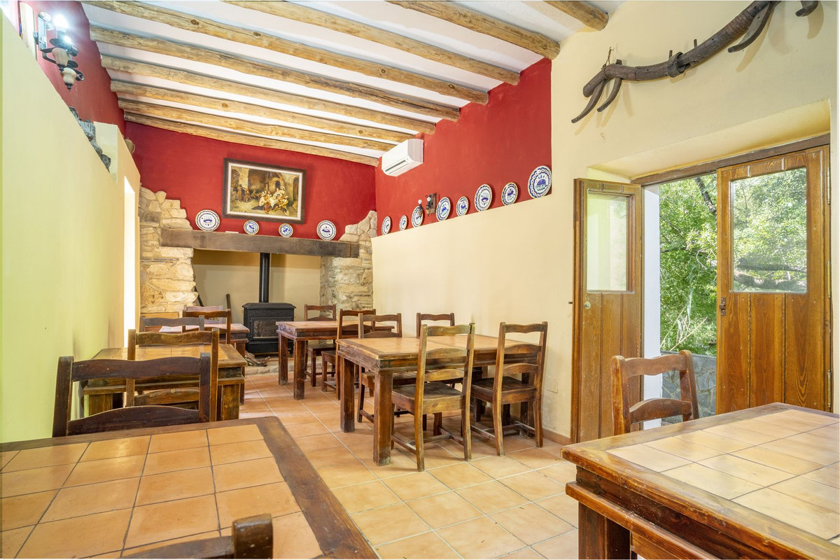14 Bed Commercial unit for sale in Benaoján Costa Del Sol, Málaga, Spain