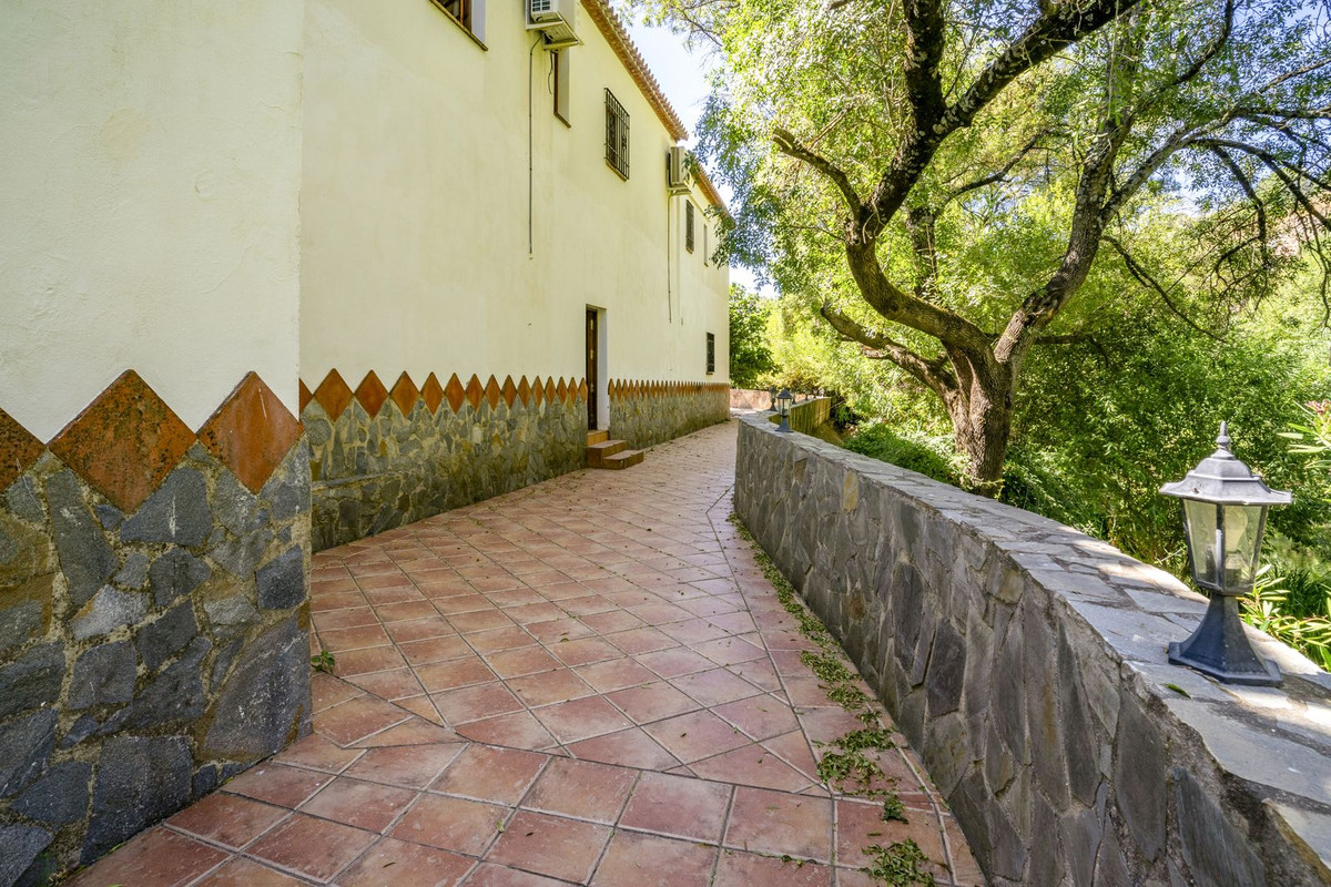 14 Bed Commercial unit for sale in Benaoján Costa Del Sol, Málaga, Spain