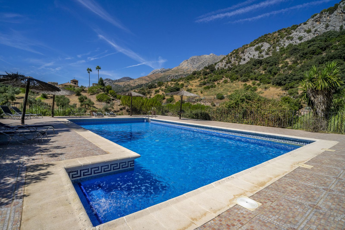 14 Bed Commercial unit for sale in Benaoján Costa Del Sol, Málaga, Spain