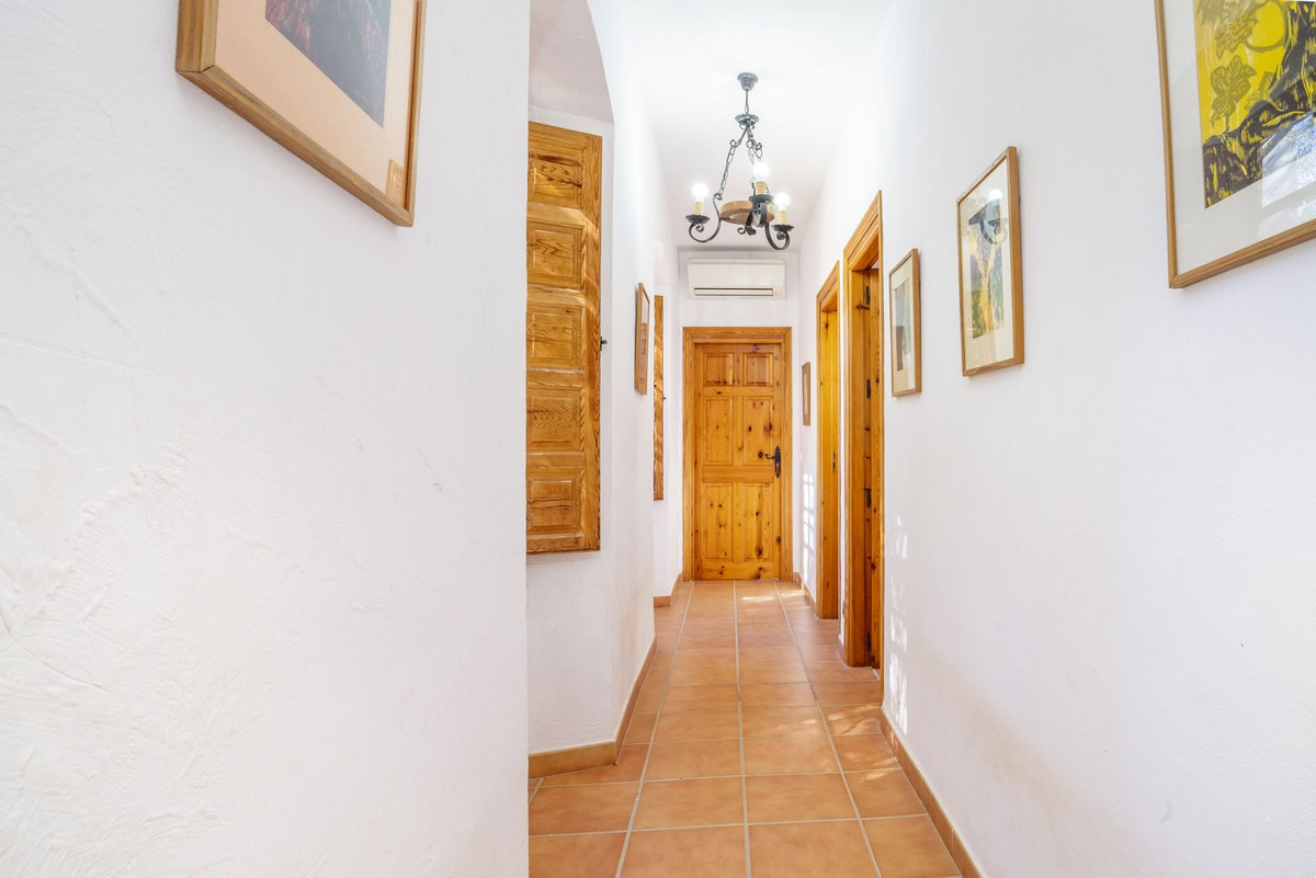 14 Bed Commercial unit for sale in Benaoján Costa Del Sol, Málaga, Spain