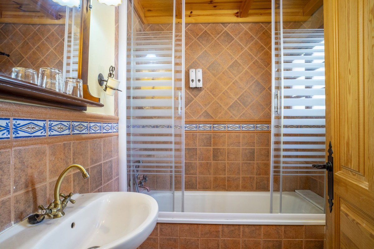 14 Bed Commercial unit for sale in Benaoján Costa Del Sol, Málaga, Spain