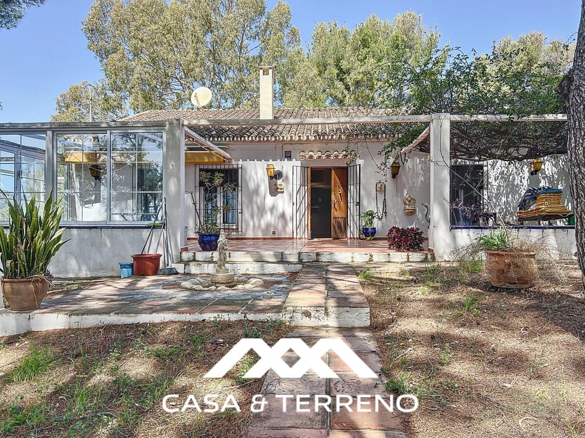 Se vende Villa - Chalet de 4 dormitorios en Costa Del Sol East, Málaga, España