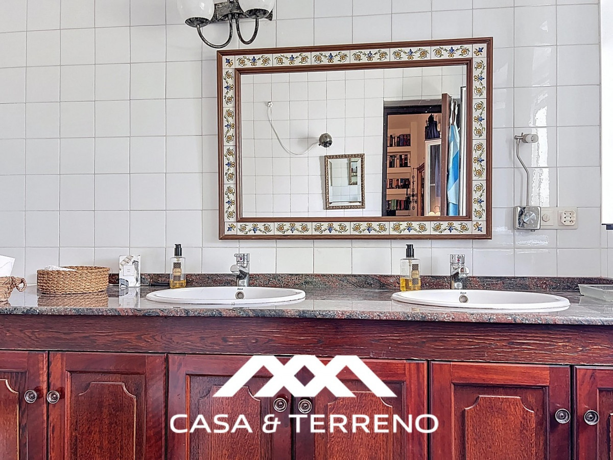 Se vende Villa - Chalet de 4 dormitorios en Costa Del Sol East, Málaga, España