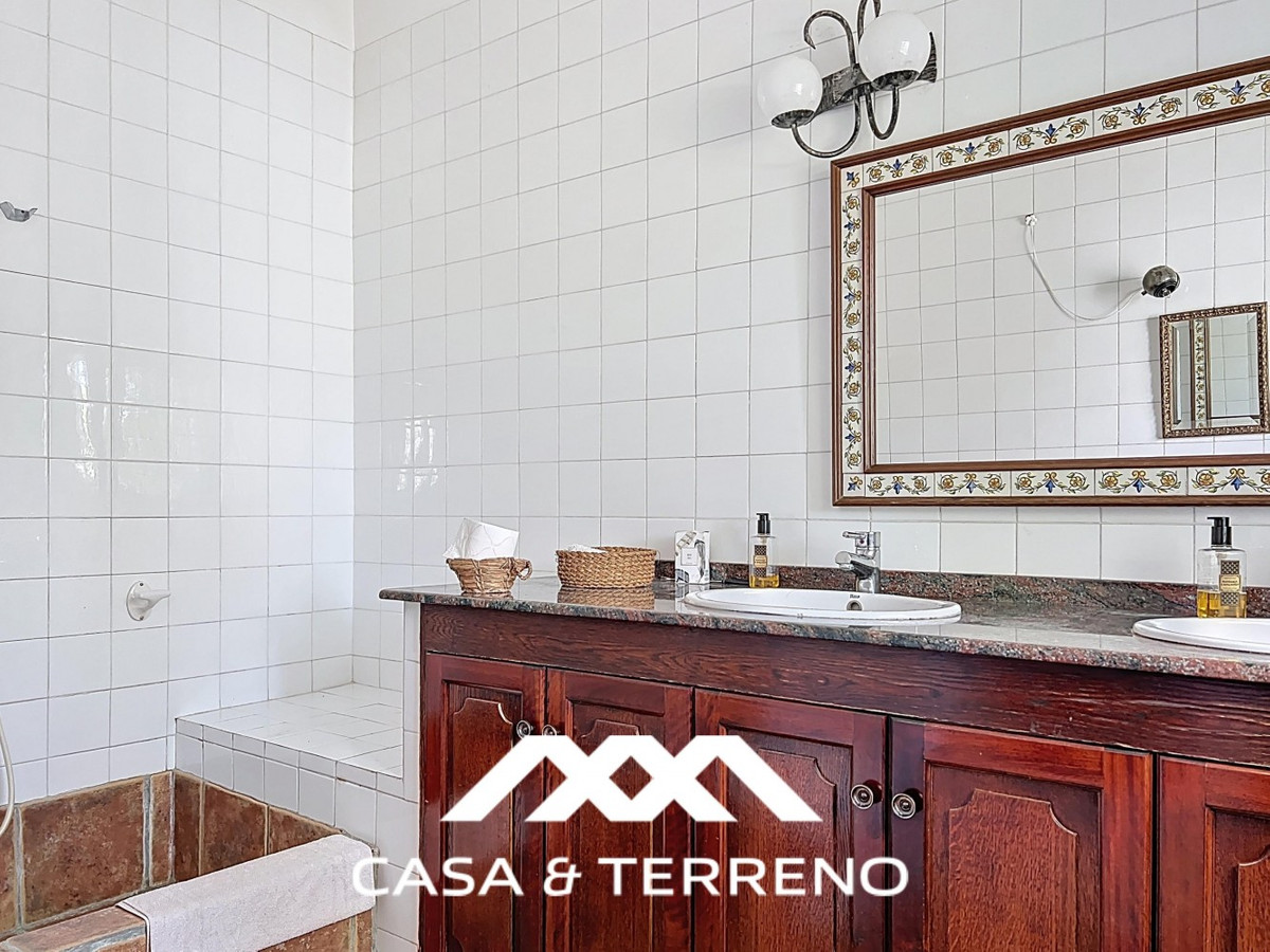 Se vende Villa - Chalet de 4 dormitorios en Costa Del Sol East, Málaga, España