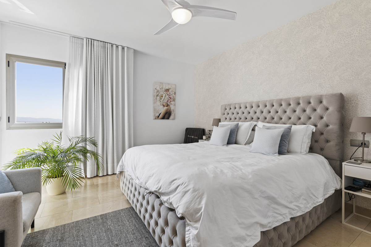 3 Bed Townhouse for sale in Benahavís Costa Del Sol, Málaga, Spain