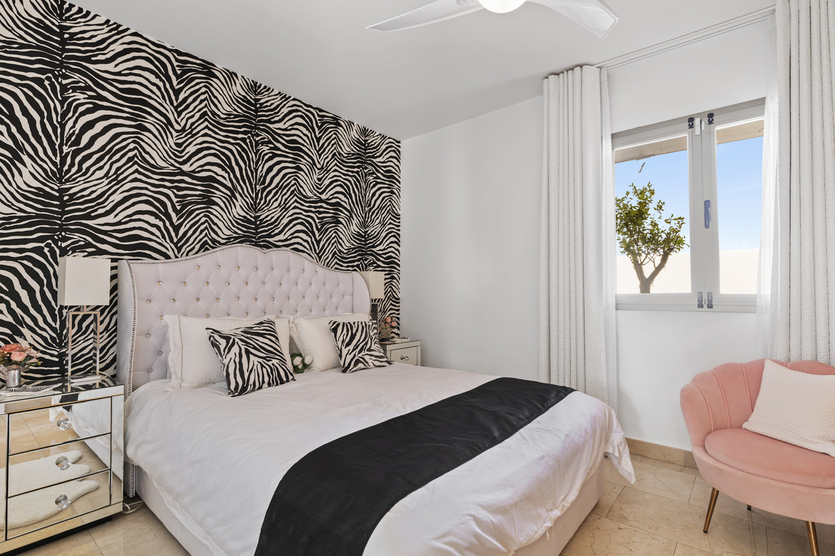 3 Bed Townhouse for sale in Benahavís Costa Del Sol, Málaga, Spain