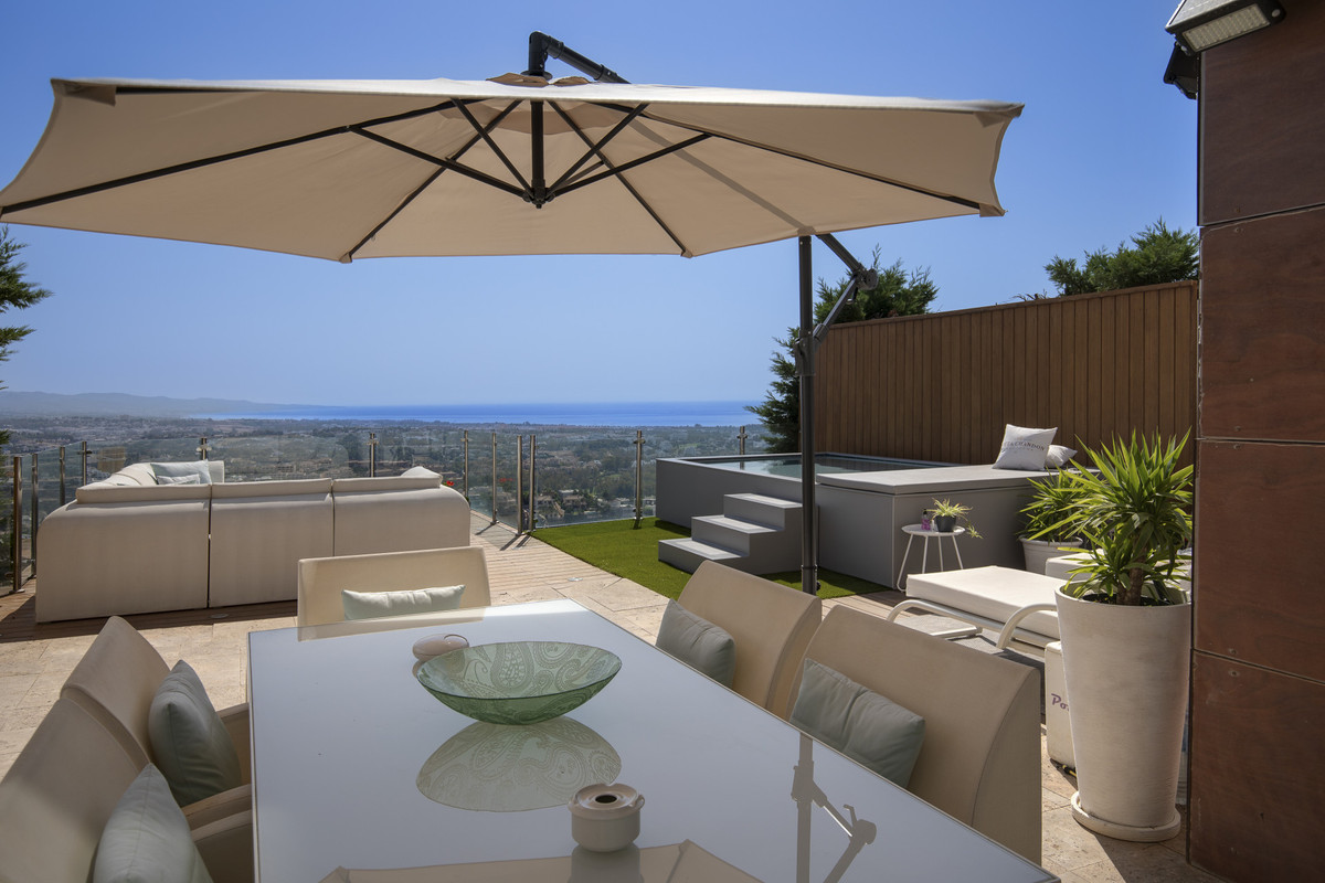 3 Bed Townhouse for sale in Benahavís Costa Del Sol, Málaga, Spain