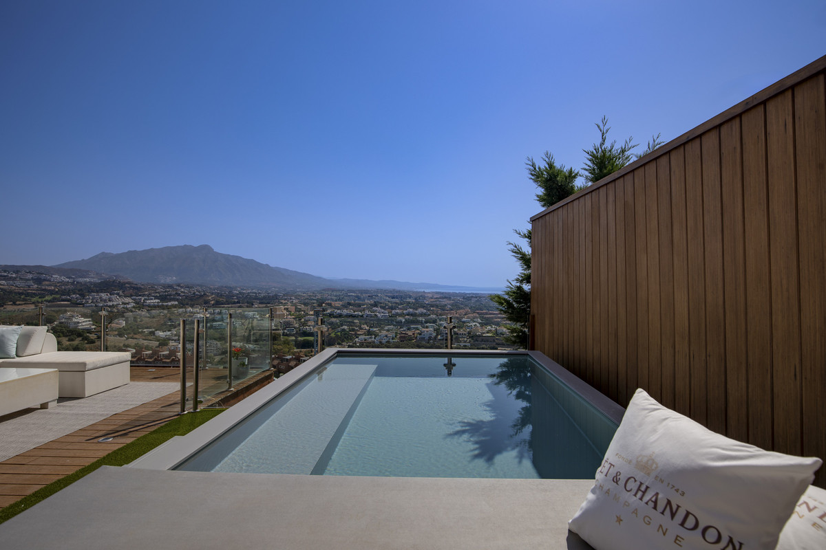 3 Bed Townhouse for sale in Benahavís Costa Del Sol, Málaga, Spain