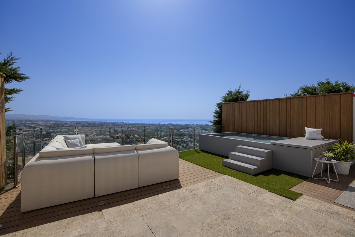 3 Bed Townhouse for sale in Benahavís Costa Del Sol, Málaga, Spain