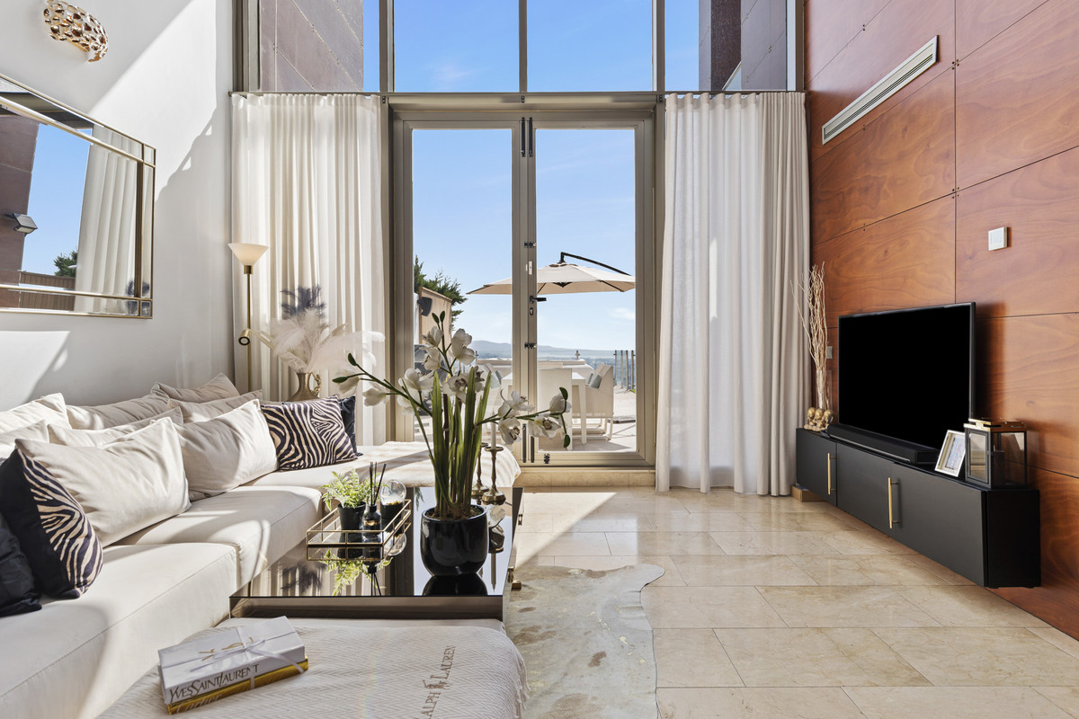 3 Bed Townhouse for sale in Benahavís Costa Del Sol, Málaga, Spain
