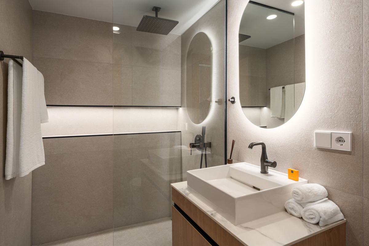 Se vende Apartamento Planta Media de 3 dormitorios en Costa Del Sol, Málaga, España