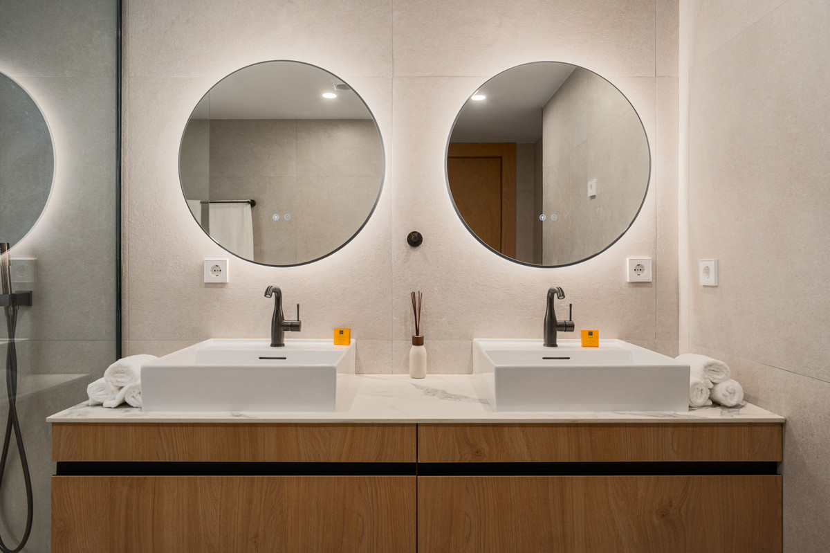 Se vende Apartamento Planta Media de 3 dormitorios en Costa Del Sol, Málaga, España