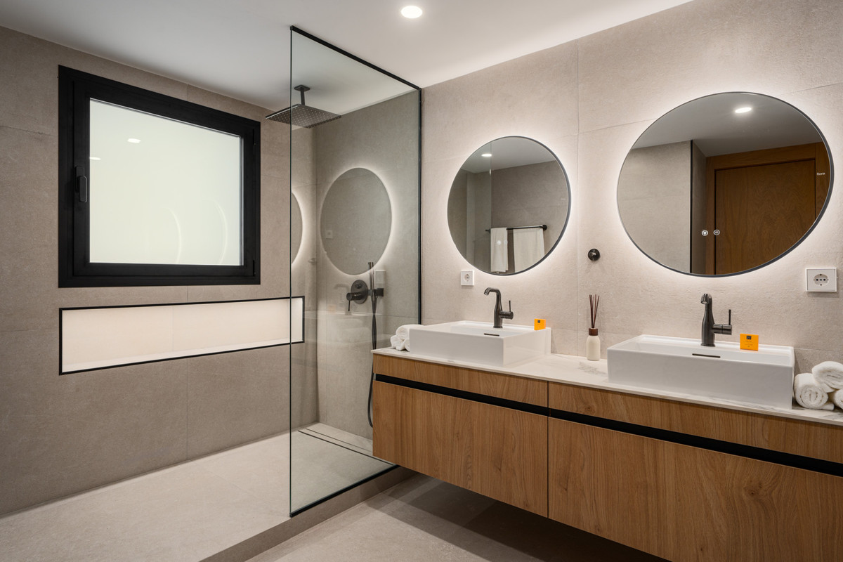 Se vende Apartamento Planta Media de 3 dormitorios en Costa Del Sol, Málaga, España