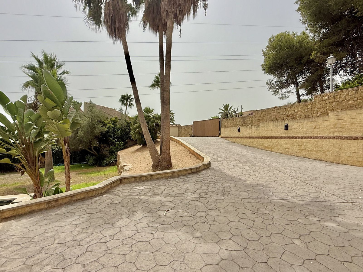 6 Bed Townhouse for sale in Hacienda Las Chapas Costa Del Sol, Málaga, Spain