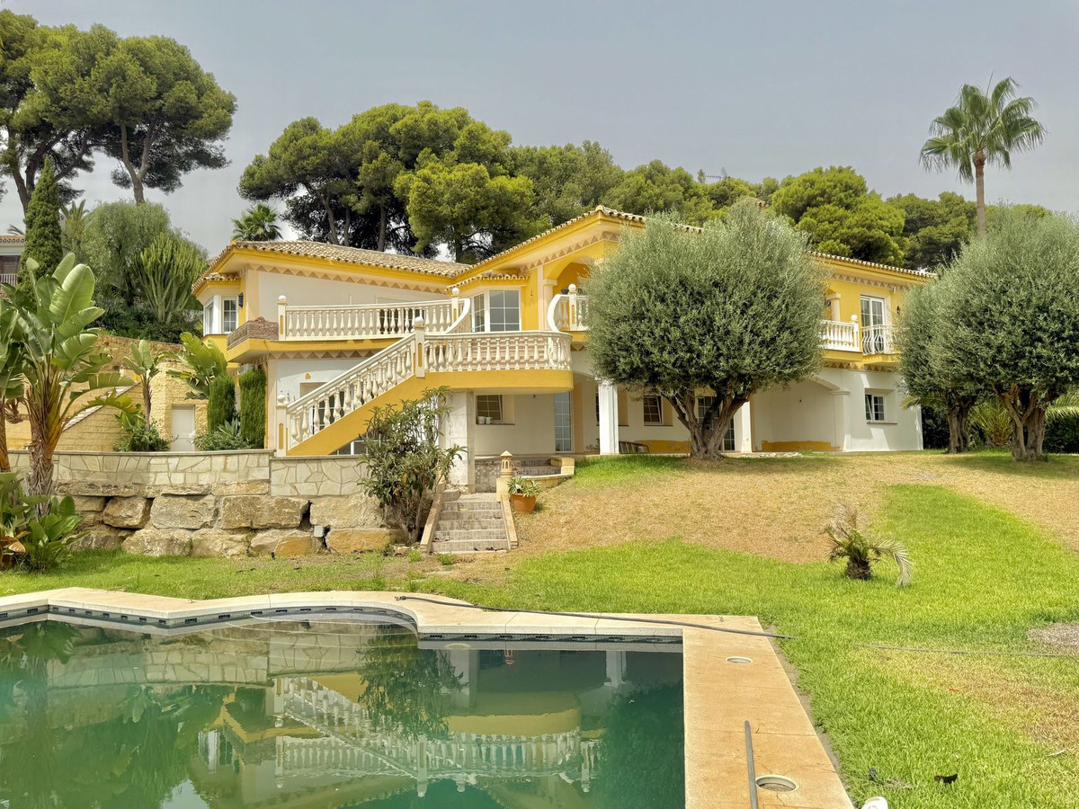 6 Bed Townhouse for sale in Hacienda Las Chapas Costa Del Sol, Málaga, Spain