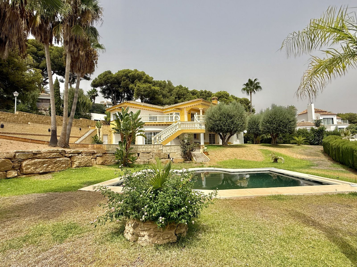 6 Bed Townhouse for sale in Hacienda Las Chapas Costa Del Sol, Málaga, Spain