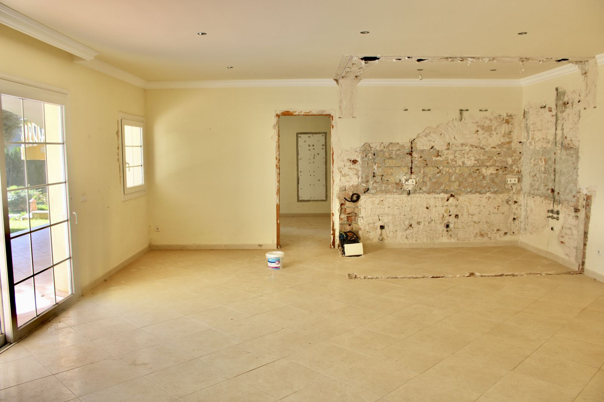 6 Bed Townhouse for sale in Hacienda Las Chapas Costa Del Sol, Málaga, Spain