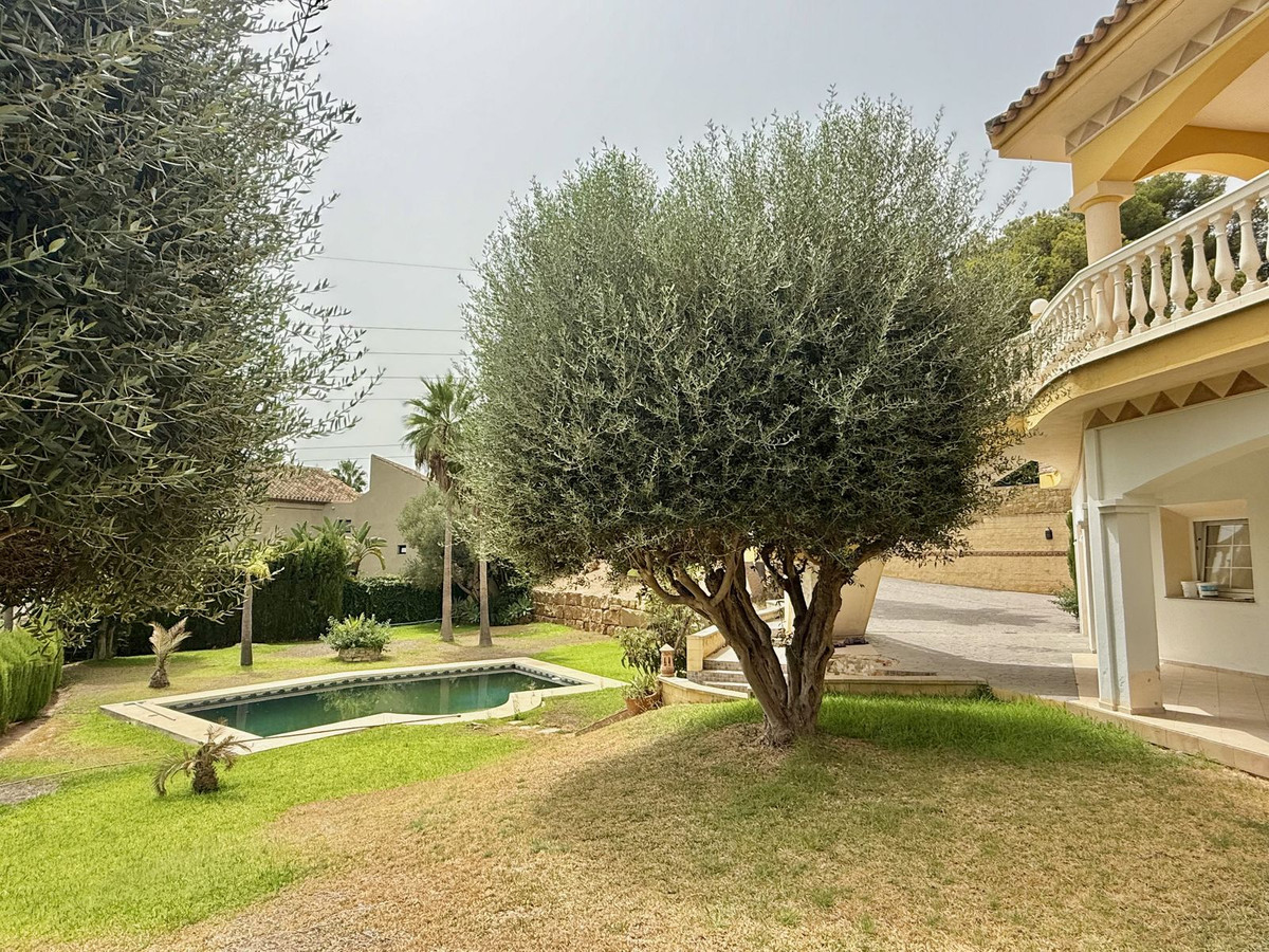 6 Bed Townhouse for sale in Hacienda Las Chapas Costa Del Sol, Málaga, Spain
