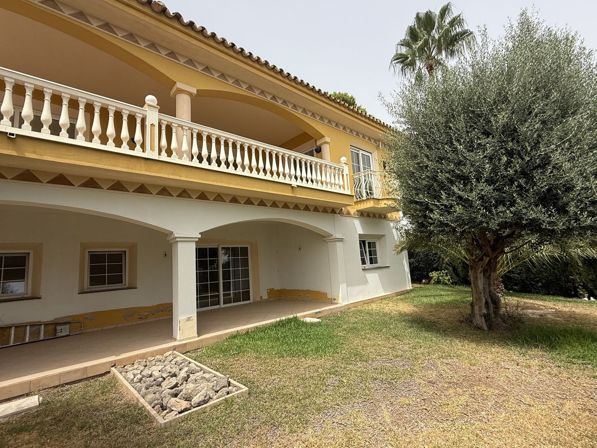 6 Bed Townhouse for sale in Hacienda Las Chapas Costa Del Sol, Málaga, Spain