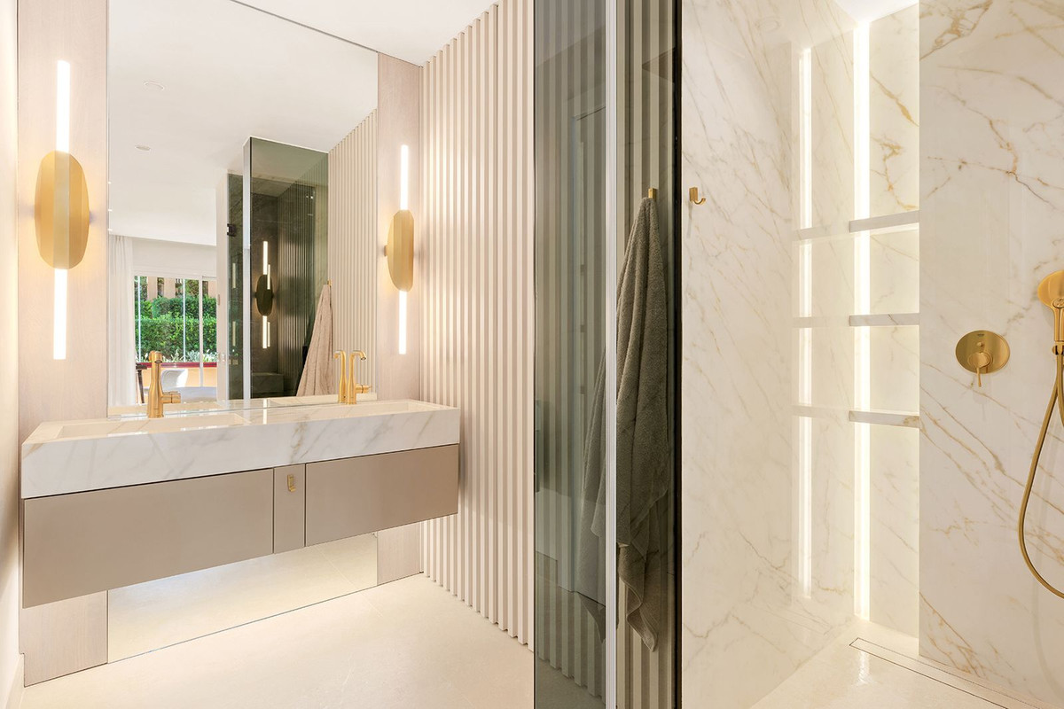 Se vende Apartamento Planta Baja de 4 dormitorios en Costa Del Sol, Málaga, España