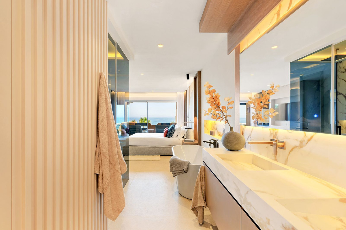 Se vende Apartamento Planta Media de 4 dormitorios en Costa Del Sol, Málaga, España