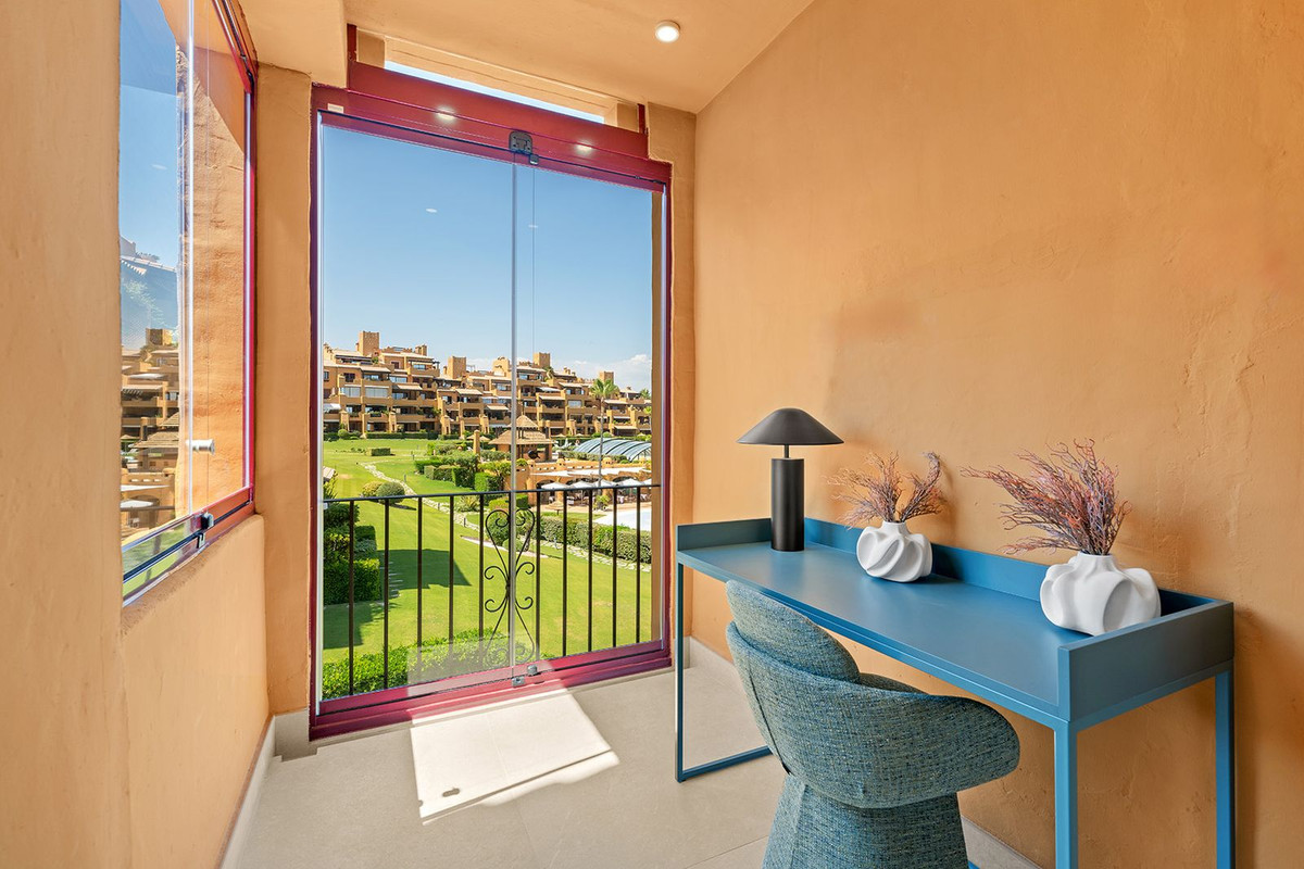 Se vende Apartamento Planta Media de 4 dormitorios en Costa Del Sol, Málaga, España