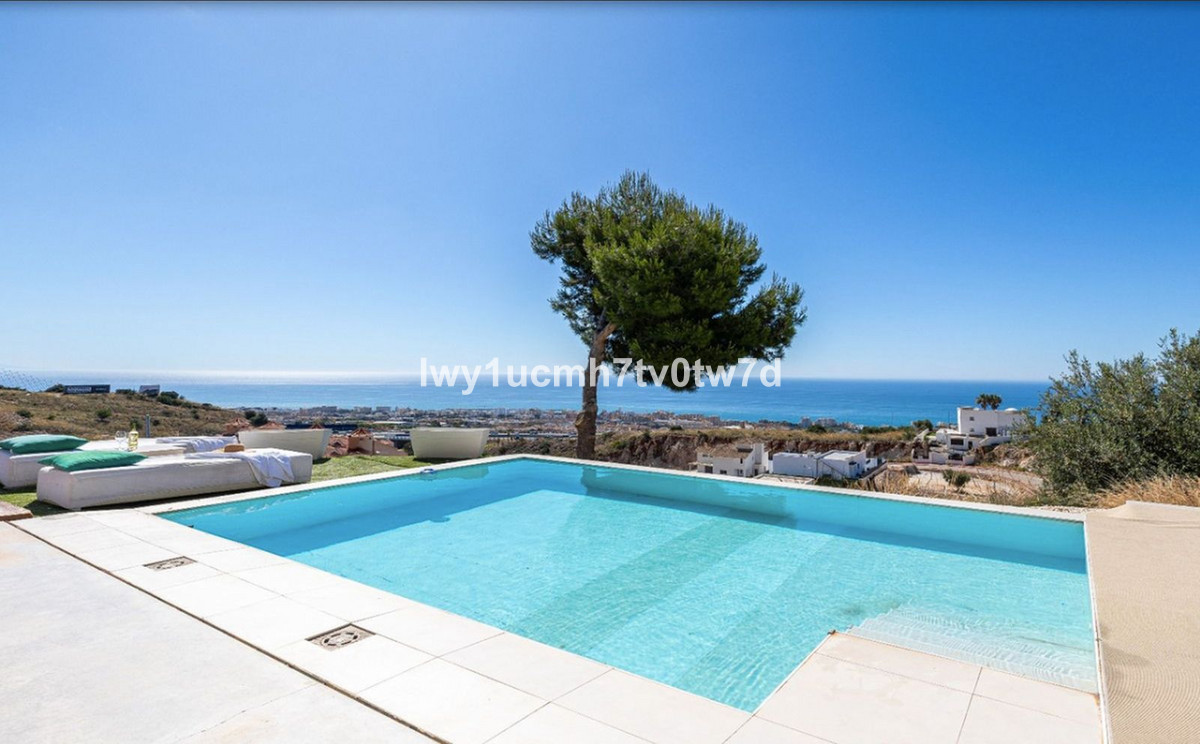 4 Bed Townhouse for sale in Benalmadena Costa Del Sol, Málaga, Spain