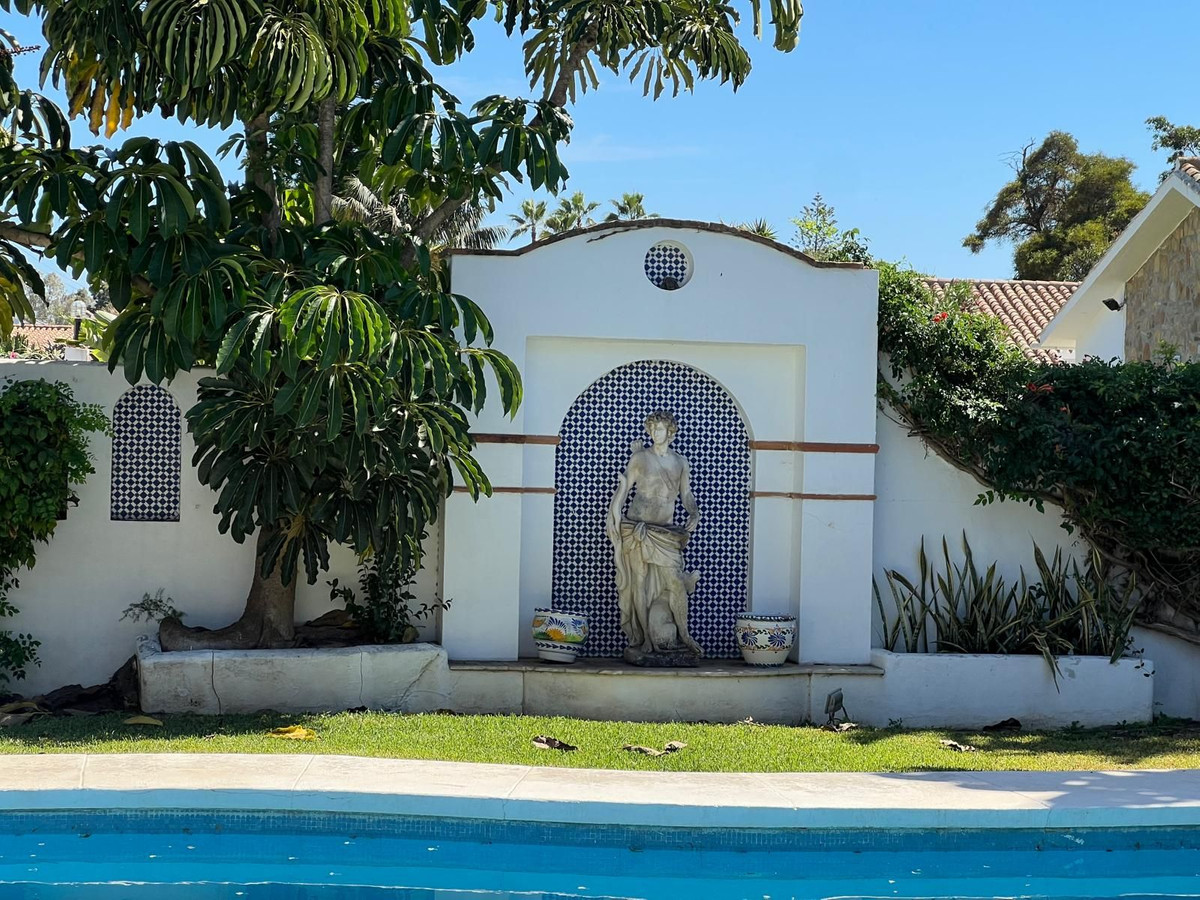 4 Bed Townhouse for sale in Estepona Costa Del Sol, Málaga, Spain