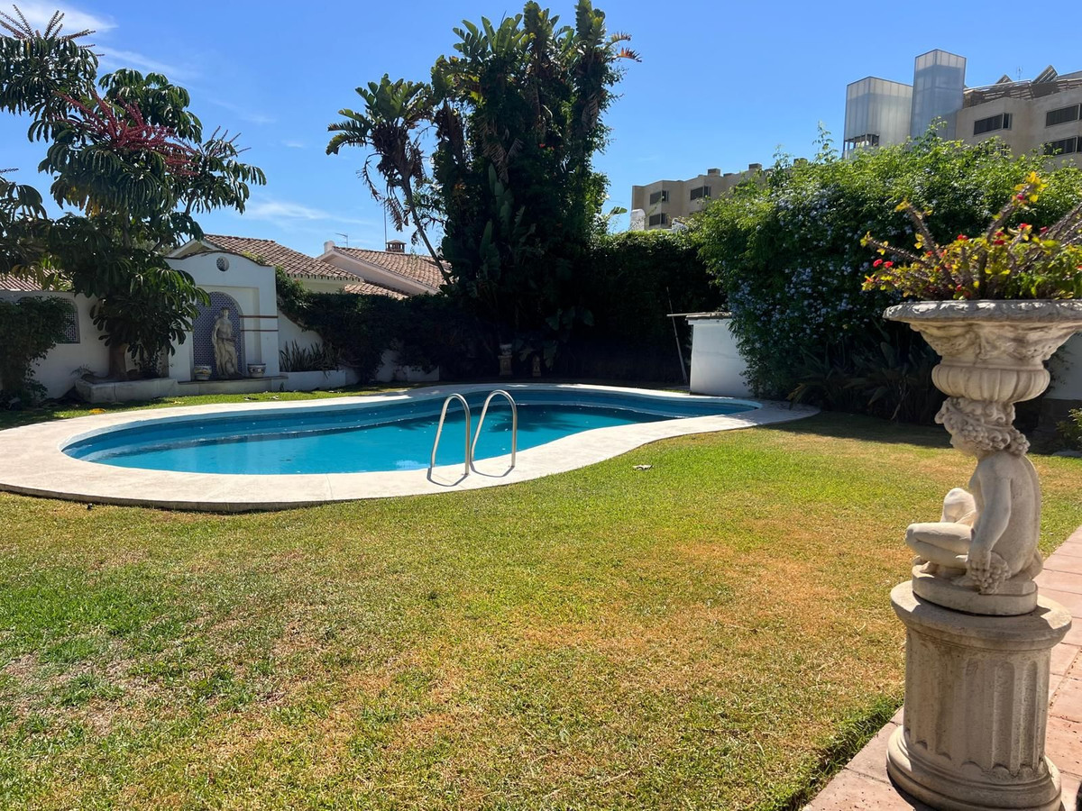 4 Bed Townhouse for sale in Estepona Costa Del Sol, Málaga, Spain
