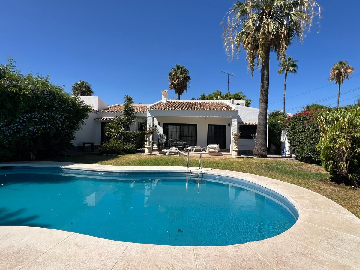 4 Bed Townhouse for sale in Estepona Costa Del Sol, Málaga, Spain
