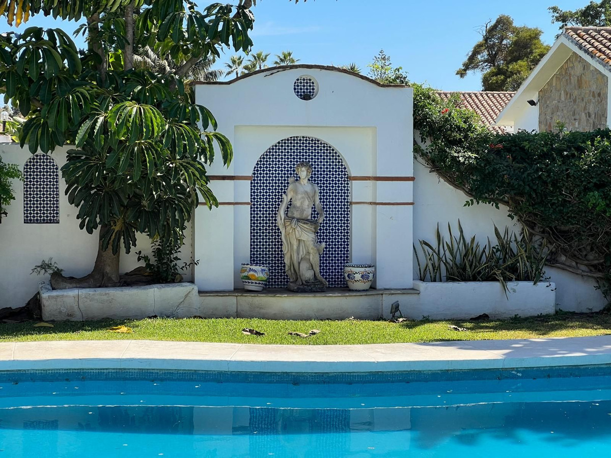 4 Bed Townhouse for sale in Estepona Costa Del Sol, Málaga, Spain