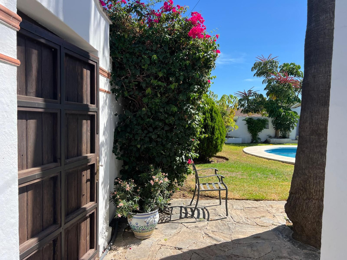 4 Bed Townhouse for sale in Estepona Costa Del Sol, Málaga, Spain