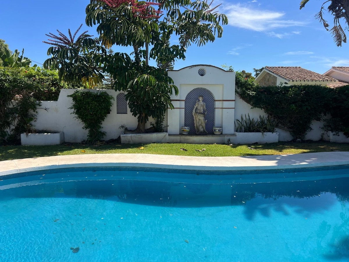 4 Bed Townhouse for sale in Estepona Costa Del Sol, Málaga, Spain