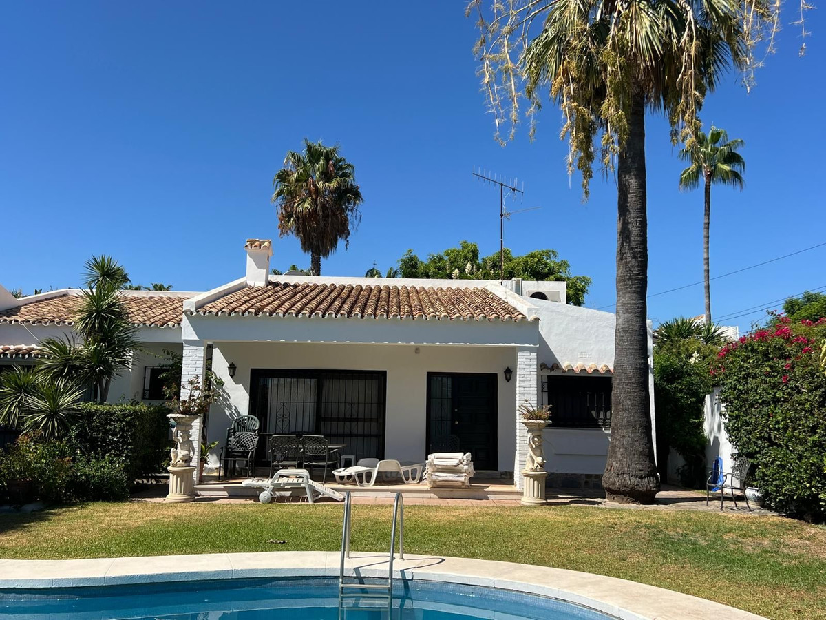 4 Bed Townhouse for sale in Estepona Costa Del Sol, Málaga, Spain