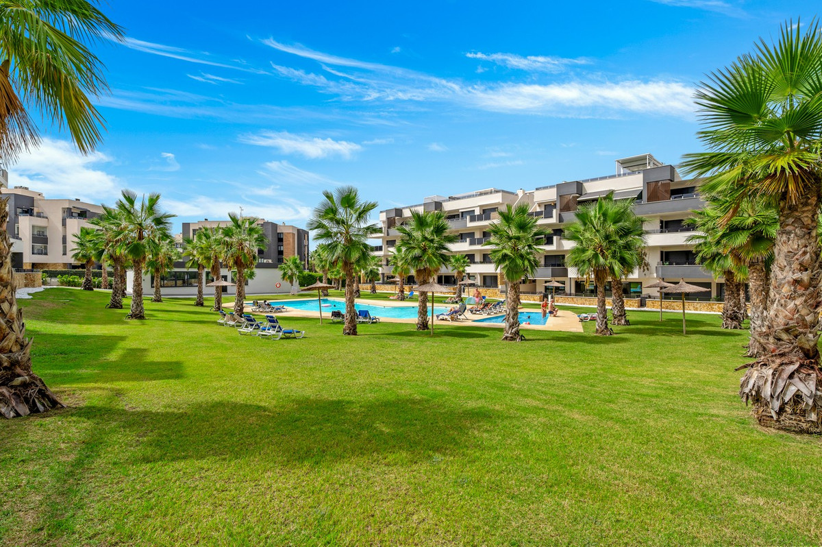 2 Bed Apartment for sale in Los Altos Costa Blanca, Alicante, Spain
