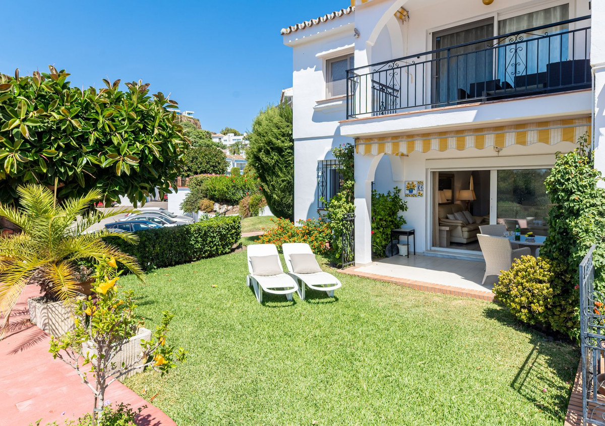 2 Bed Apartment for sale in El Paraiso Costa Del Sol, Málaga, Spain