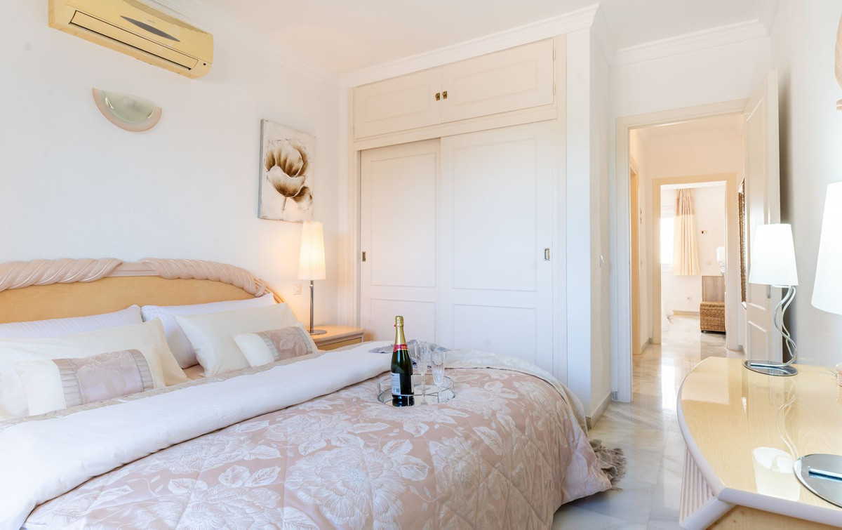 2 Bed Apartment for sale in El Paraiso Costa Del Sol, Málaga, Spain