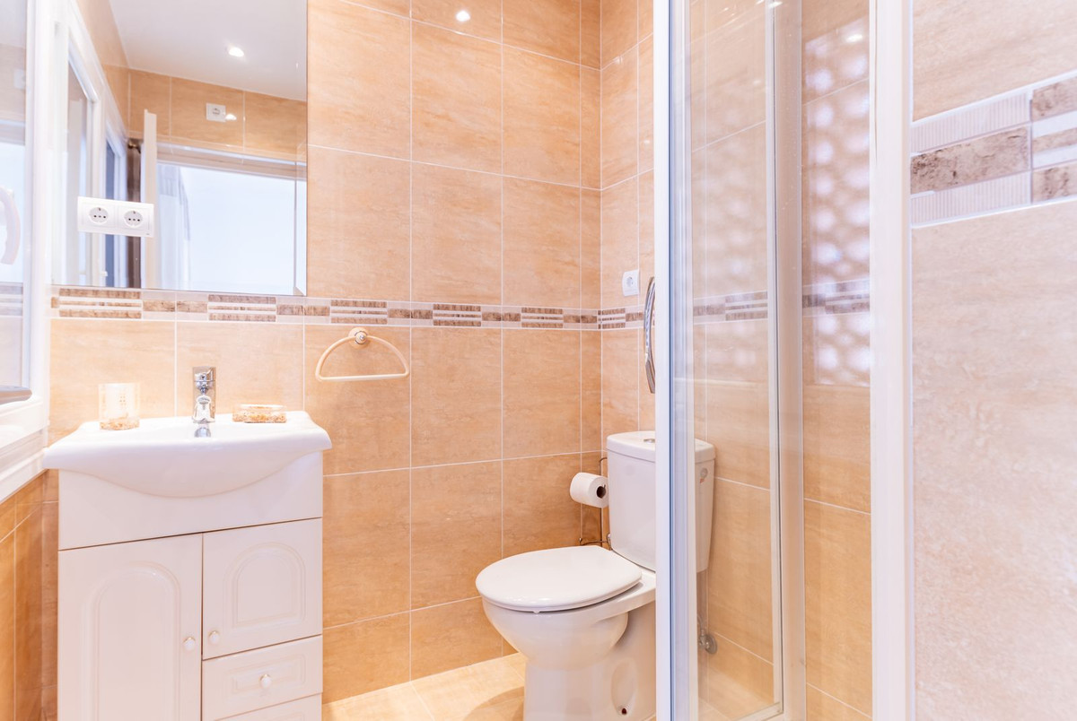 2 Bed Apartment for sale in El Paraiso Costa Del Sol, Málaga, Spain