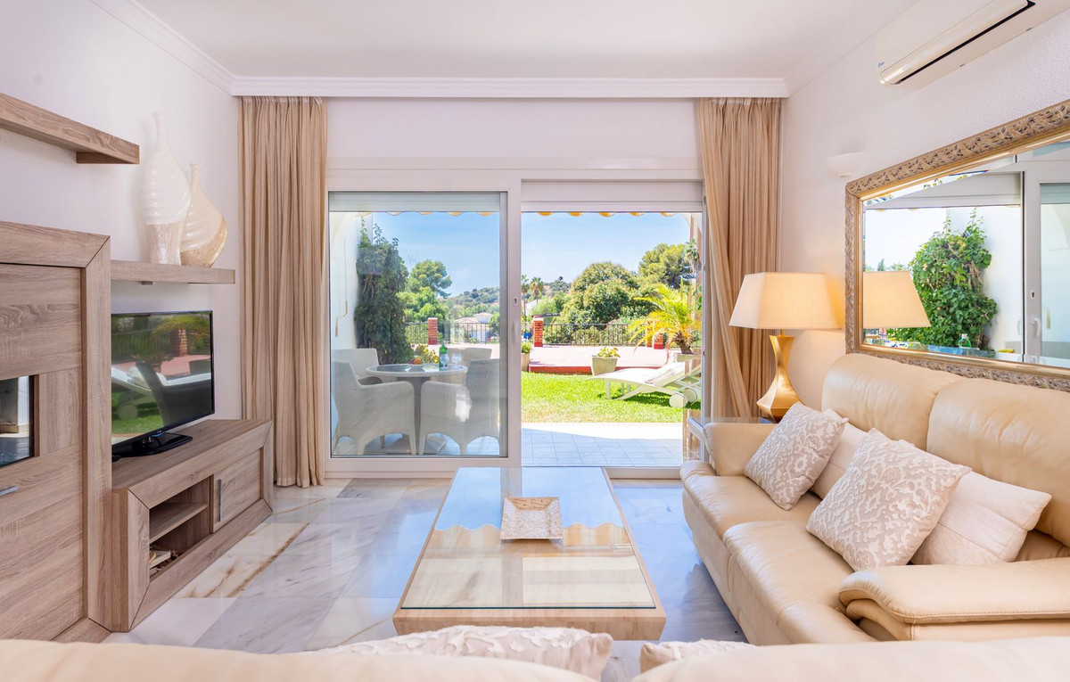 2 Bed Apartment for sale in El Paraiso Costa Del Sol, Málaga, Spain