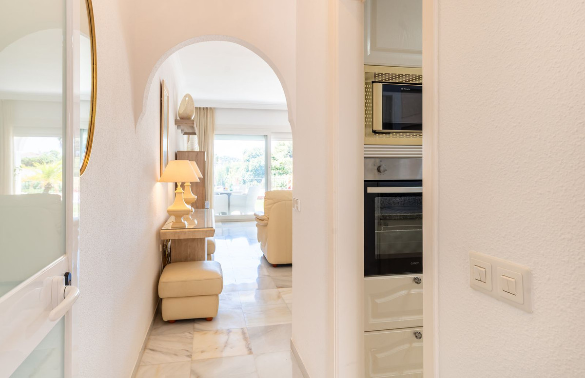 2 Bed Apartment for sale in El Paraiso Costa Del Sol, Málaga, Spain