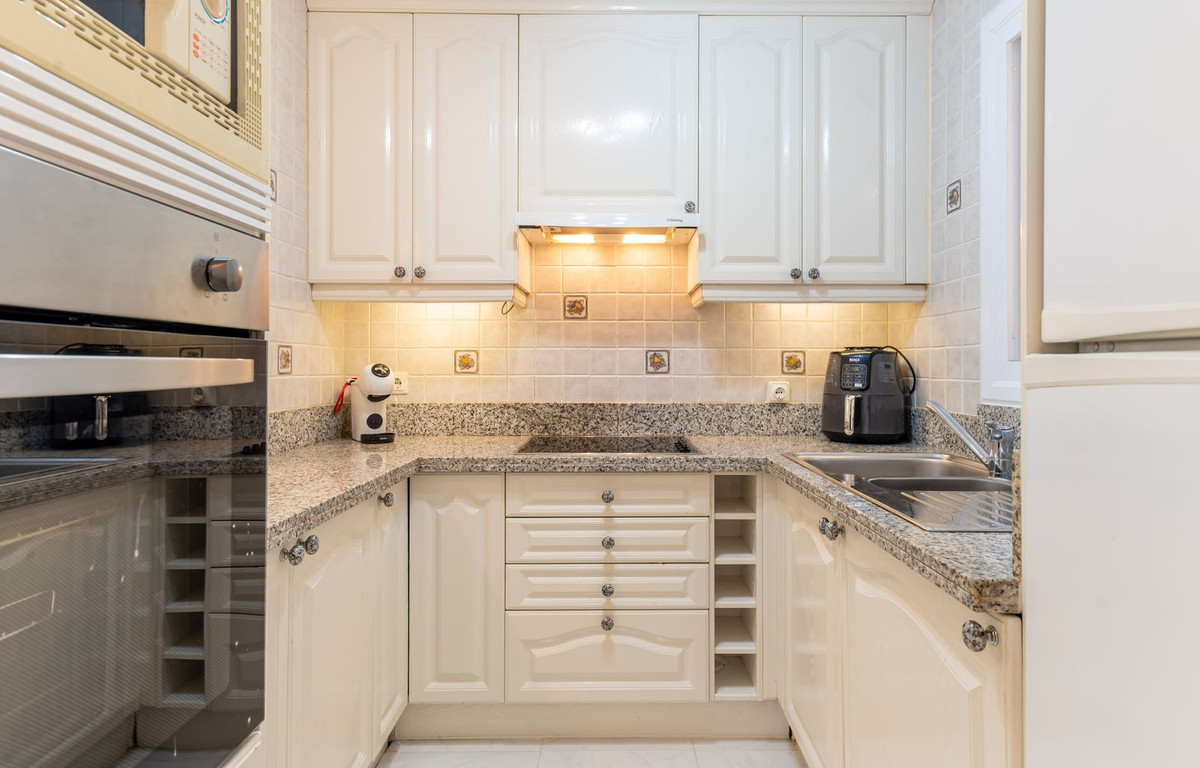 2 Bed Apartment for sale in El Paraiso Costa Del Sol, Málaga, Spain