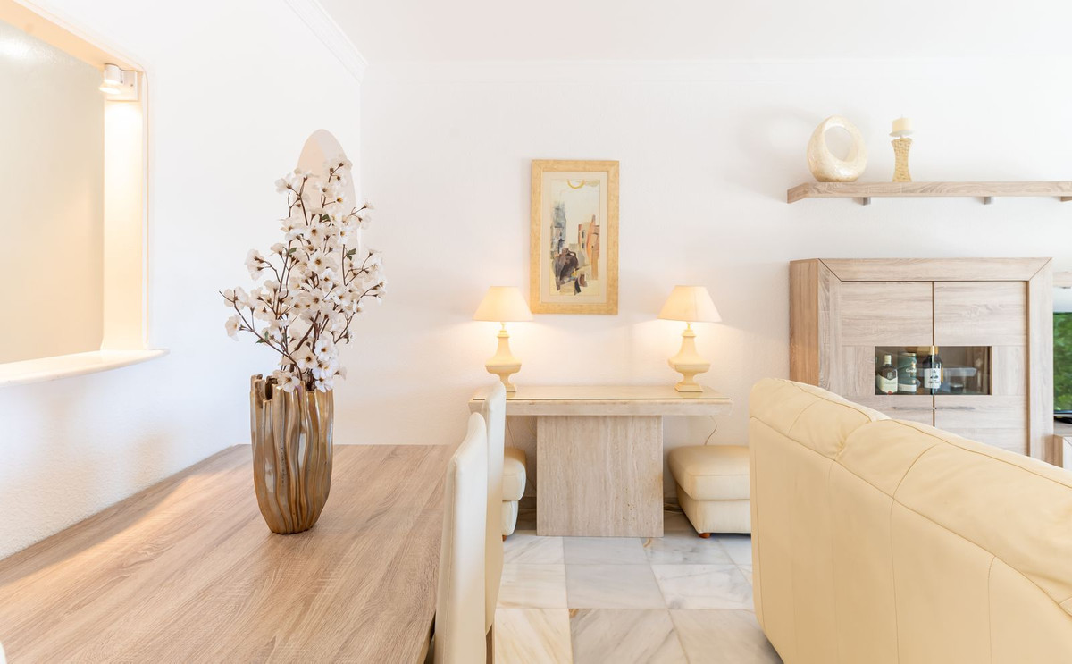 2 Bed Apartment for sale in El Paraiso Costa Del Sol, Málaga, Spain